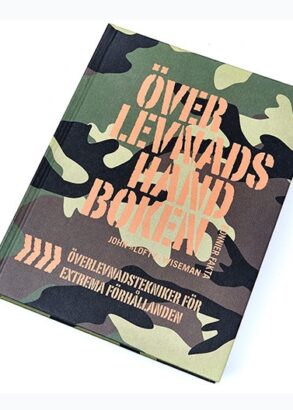 Kamouflagef&auml;rgat bokomslag f&ouml;r "&Ouml;verlevnadshandboken"