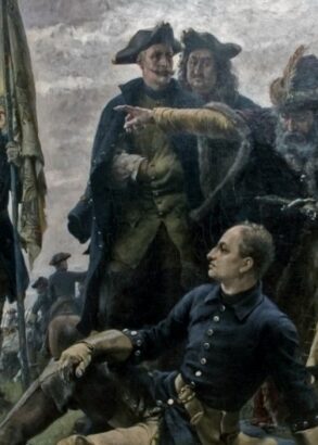 Fem personer i uniform, varav en sitter p&aring; marken och tittar mot fj&auml;rran, ser ut att diskutera medan en arm&eacute; av soldater till h&auml;st skymtar bakom dem p&aring; f&auml;ltet.